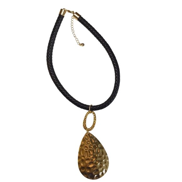 C 1946 Pendant Necklace Black Gold Tone Adjustable Length - Picture 2 of 3